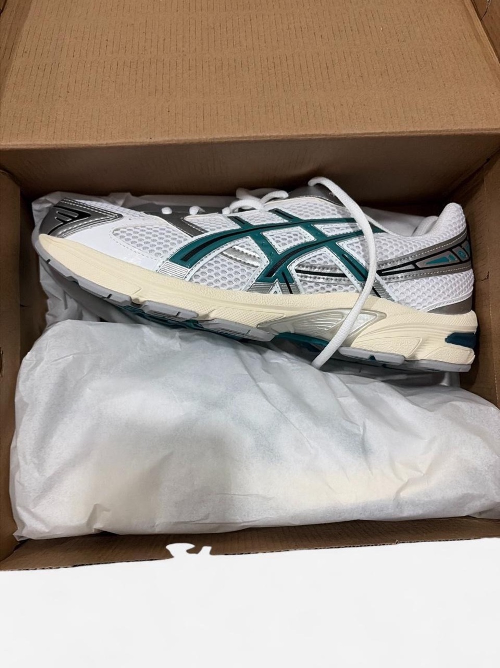 Asics White and Teal Men's Athletic Running Shoe - Picture 1 of 4
